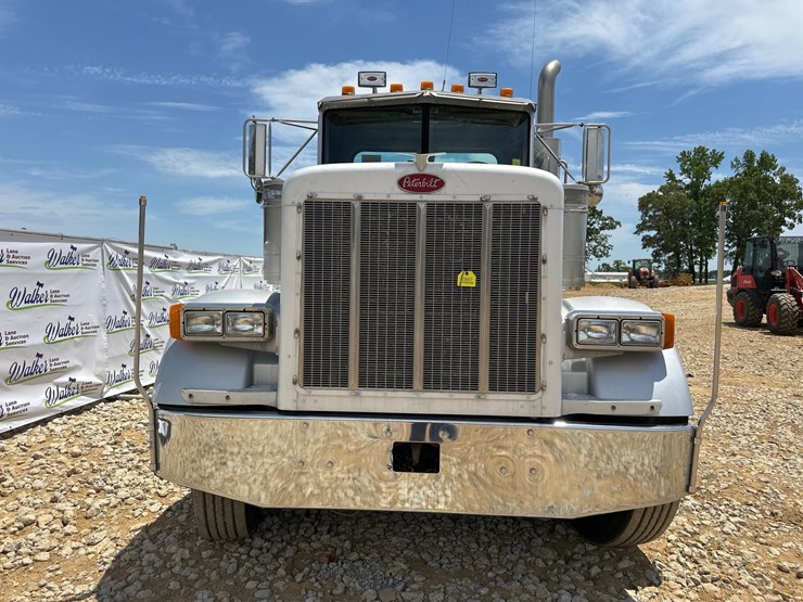 2005-peterbilt-378-image-7