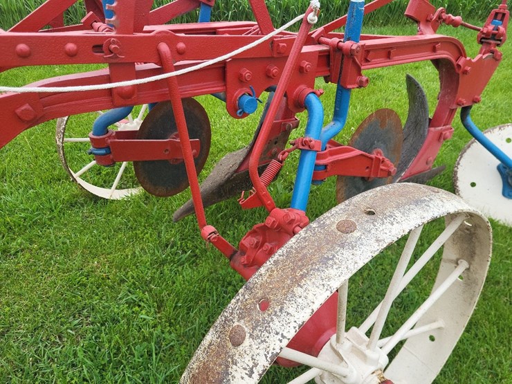 international-2-bottom-pull-type-moldboard-plow---nice-image-18