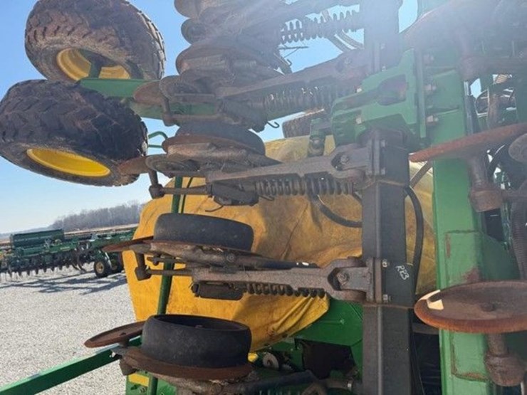2010-john-deere-1990-image-48