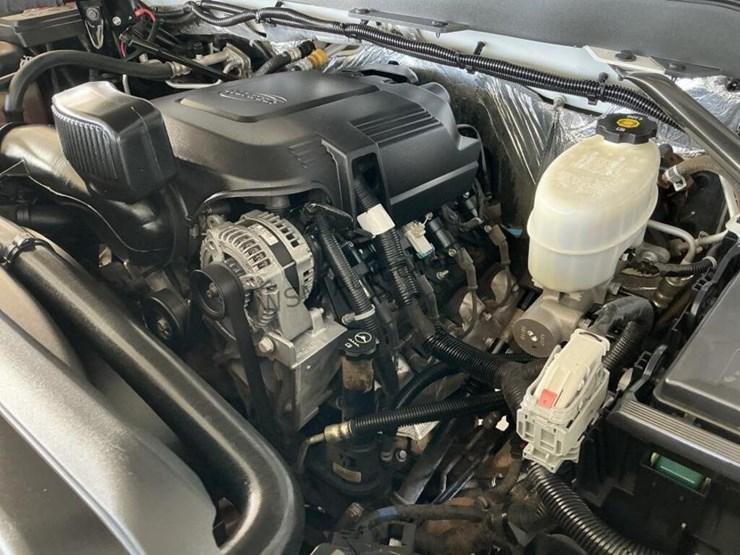2015-chevrolet-silverado-3500hd-image-12