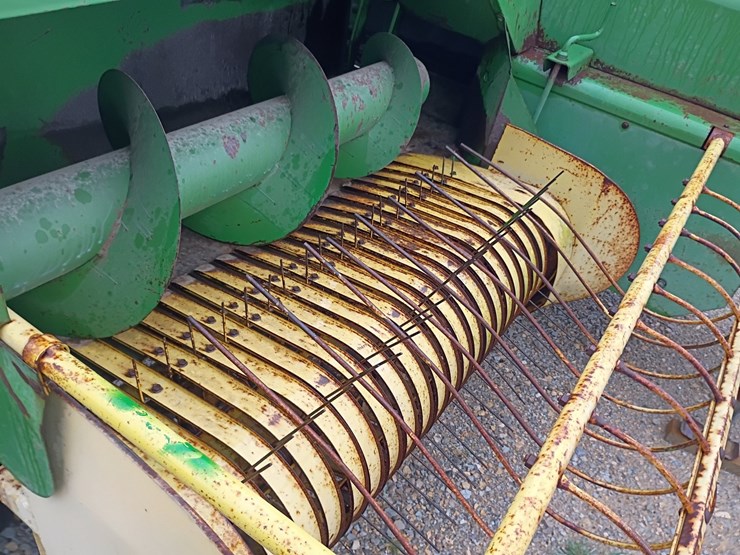 john-deere-336-image-22