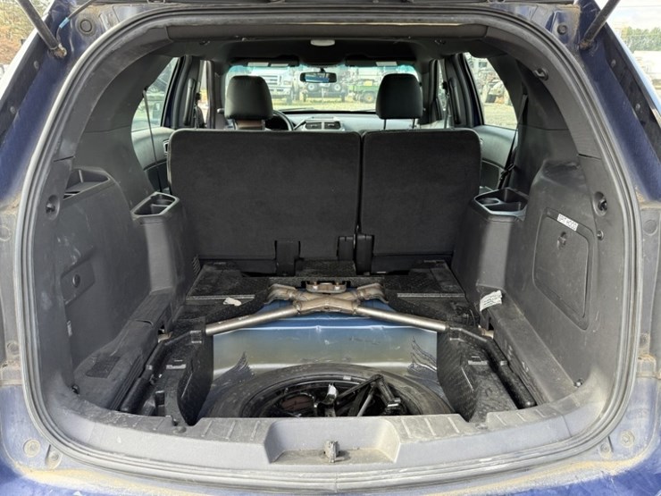 2015-ford-explorer-image-26