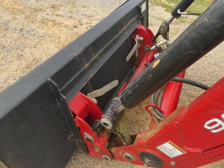 2018-massey-ferguson-4707-image-8