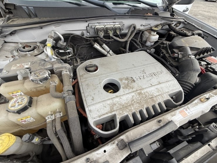 2011-ford-escape-hybrid-image-11