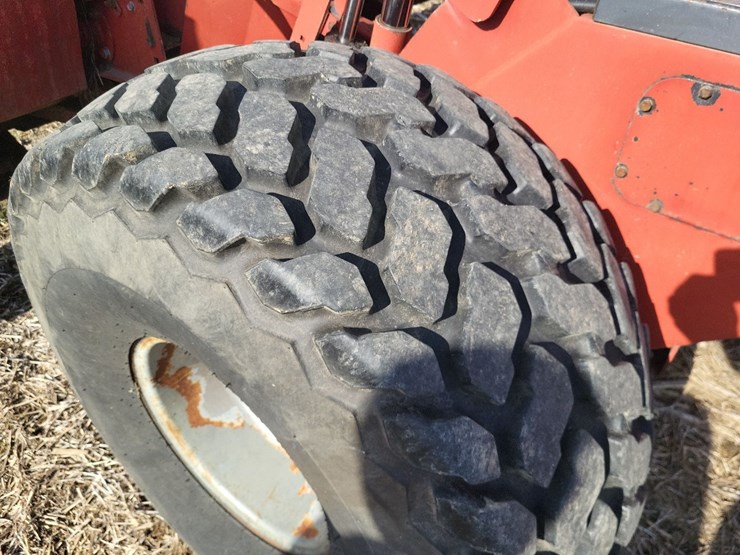 international-8840-swather-image-44