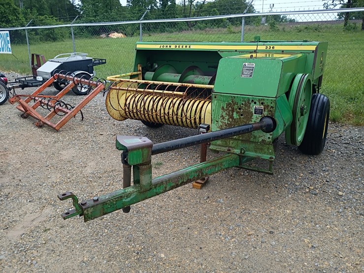 john-deere-336-image-1