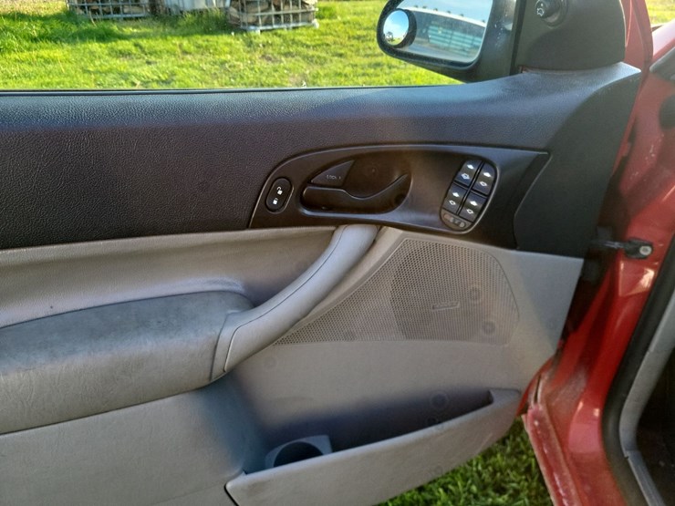2007-ford-focus-sedan-image-31