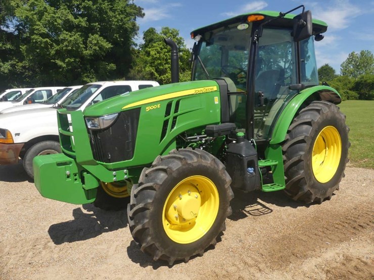 2024-john-deere-5100e-image-1