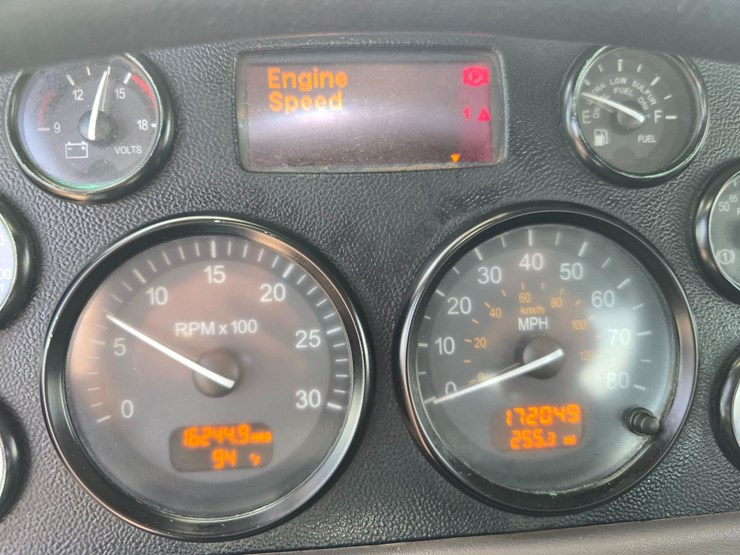 2014-peterbilt-365-image-91