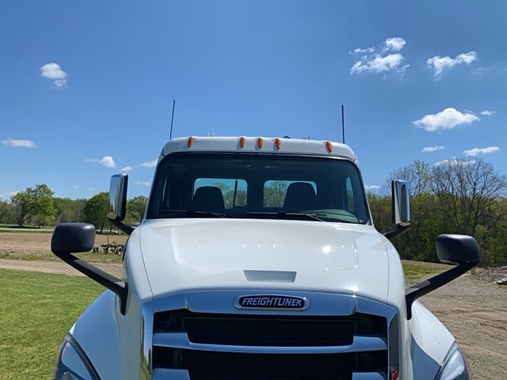 2019-freightliner-cascadia-day-cab-image-8