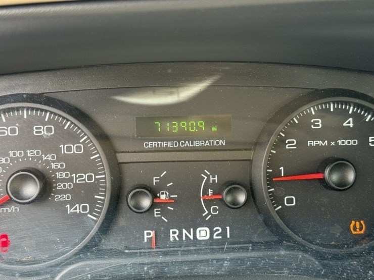 2008-ford-crown-victoria-sedan-image-31