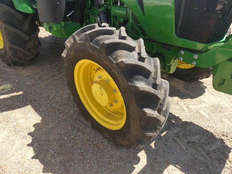 2024-john-deere-5100e-image-9