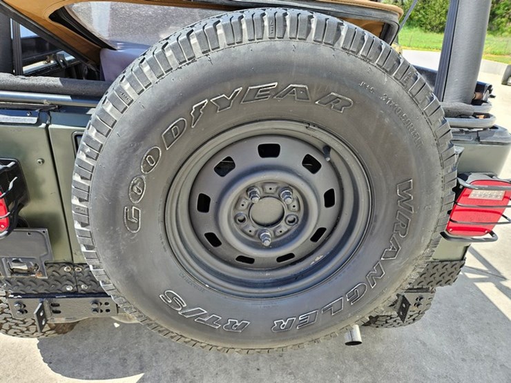1995-jeep-wrangler-image-15