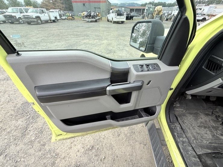 2017-ford-f150-image-25