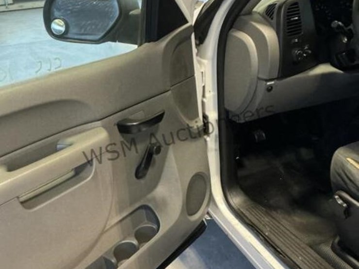 2012-chevrolet-silverado-1500-image-24