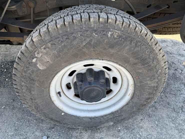 2002-ford-f250-xl-image-18