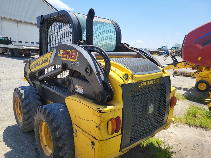 new-holland-l218-image-21