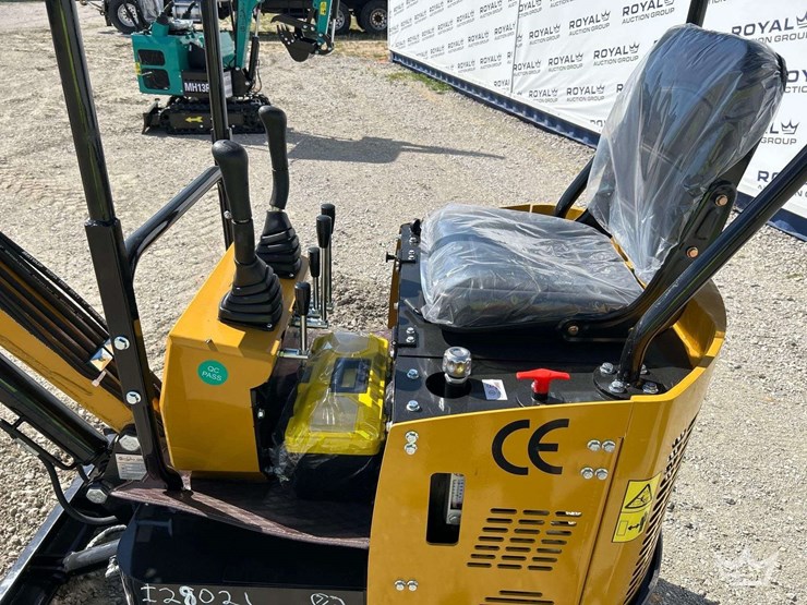 mini-excavator-image-9