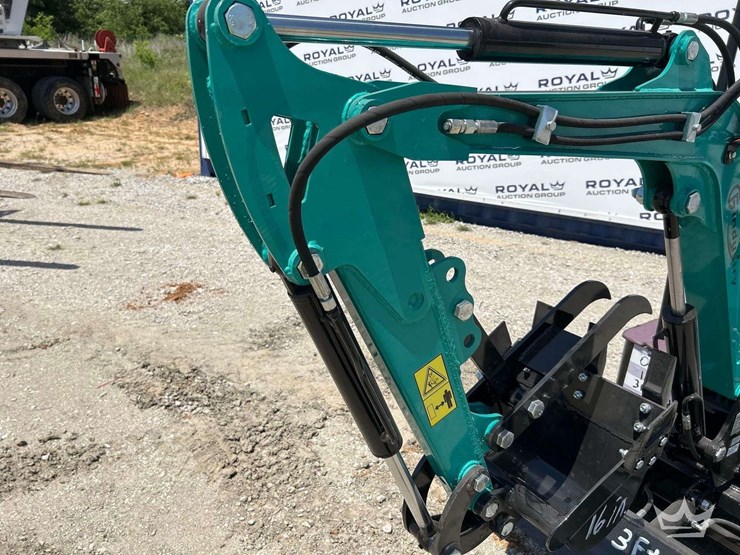 mini-excavator-image-17