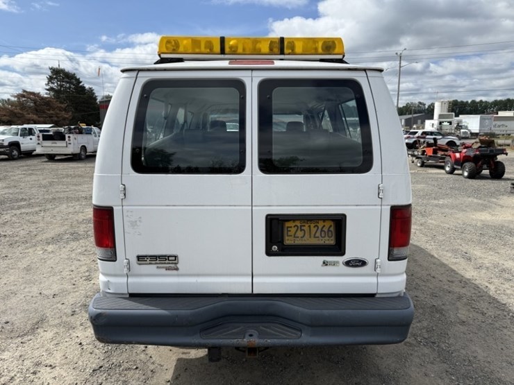 2010-ford-e350-image-5