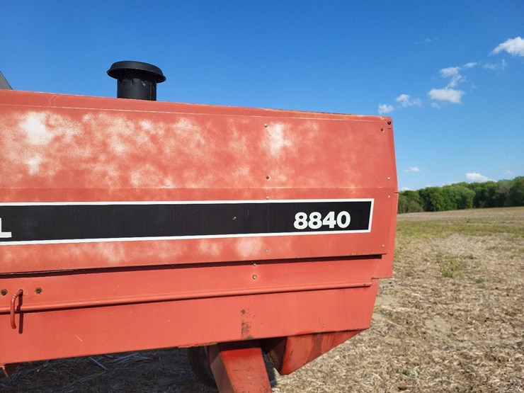 international-8840-swather-image-36