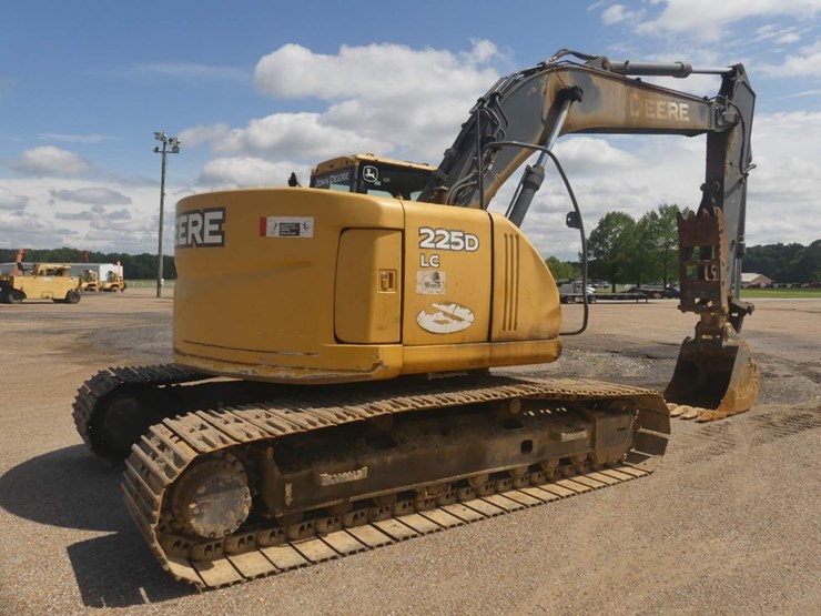 2014-deere-225d-lc-image-3
