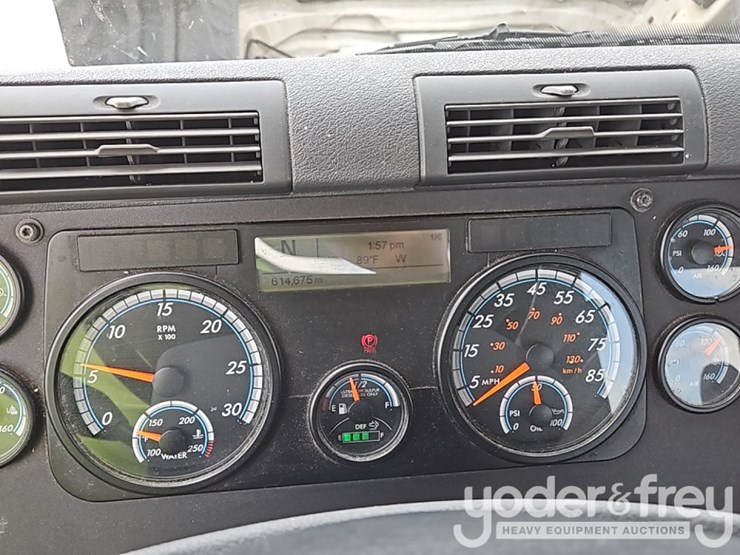 2019-freightliner-cascadia-125-image-46