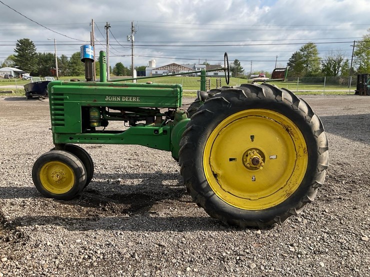 john-deere-b-image-4