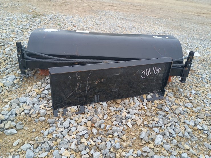 #24730-•-giyi-skid-steer-sweeper-image-3