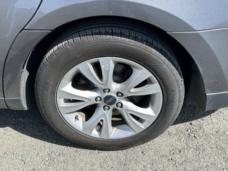 2012-ford-taurus-sel-sedan-image-32