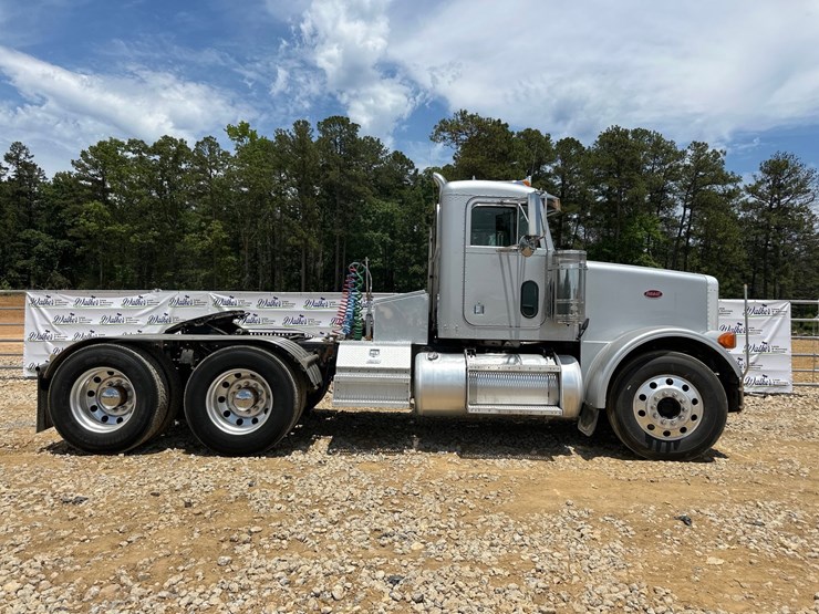 2005-peterbilt-378-image-8