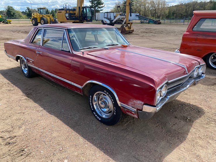 #121-•-1965-oldsmobile-442-(no-title)-(nitke-yard-mosinee,-wi)-image-4