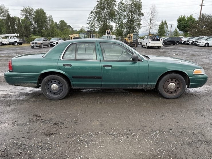 2008-ford-crown-victoria-sedan-image-3