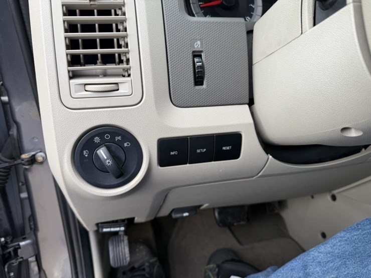 2009-ford-escape-image-16