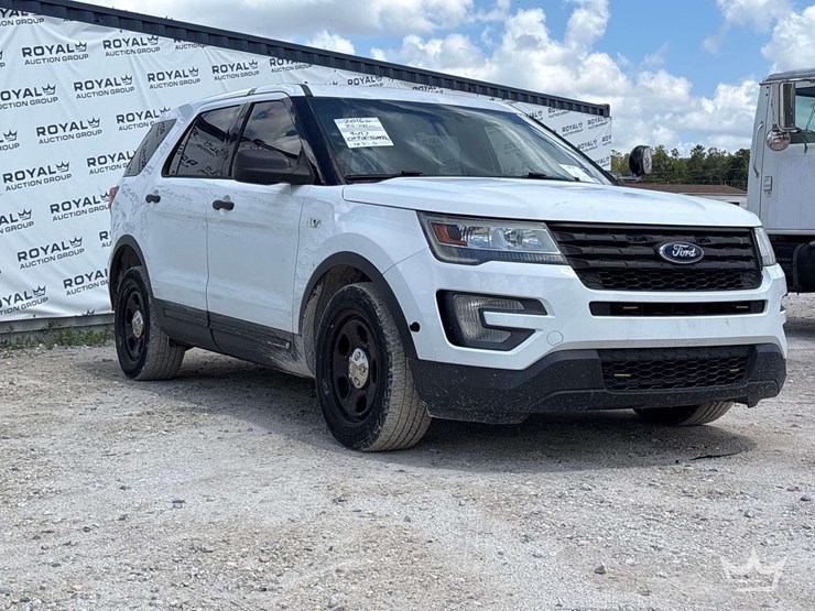 2016-ford-explorer-image-2