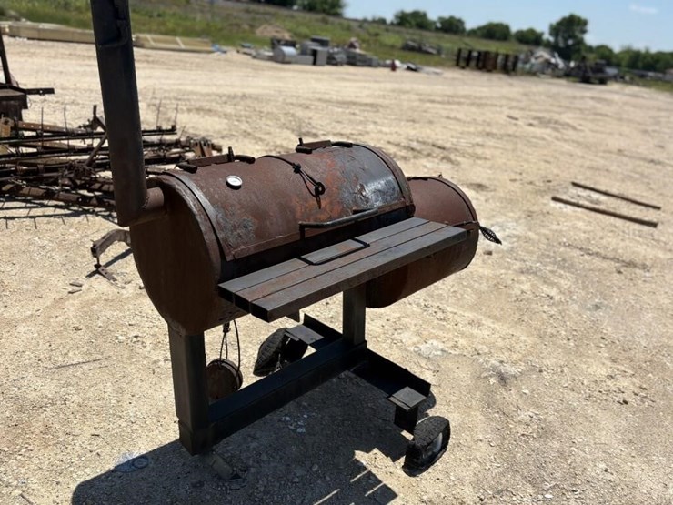 l3---bbq-pit/smoker-image-1