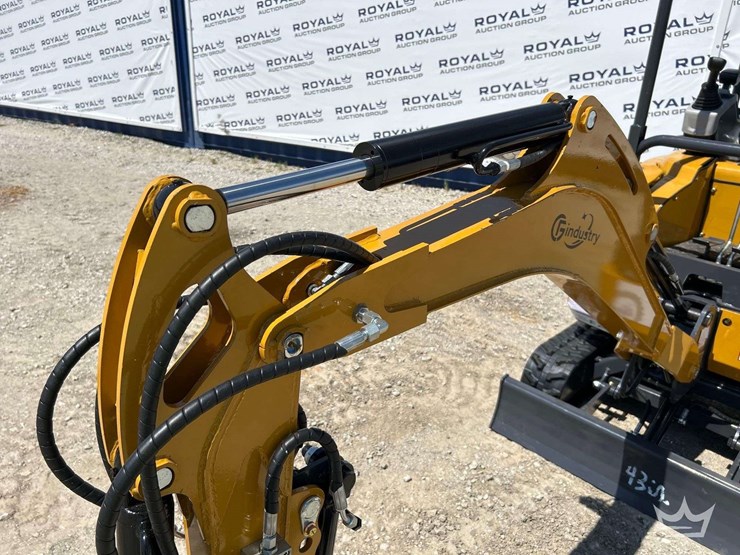 mini-excavator-image-21