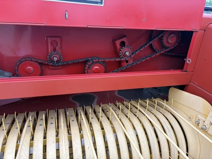 new-holland-570-image-11