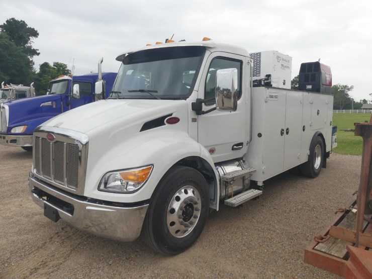 2026-peterbilt-536-image-1