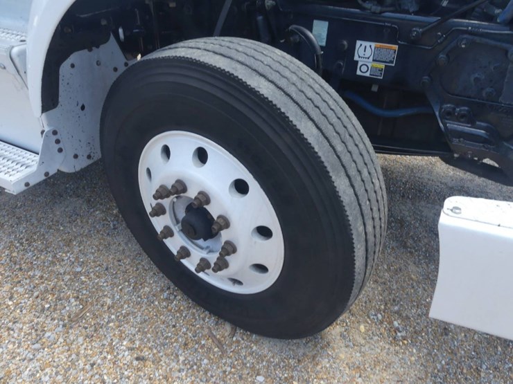 2018-peterbilt-567-image-13