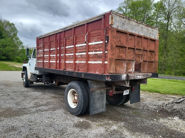 1982-international-1754-single-axle-grain-truck-image-3