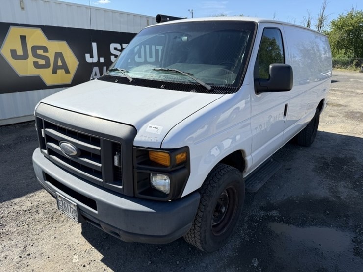 2014-ford-cargo-image-1