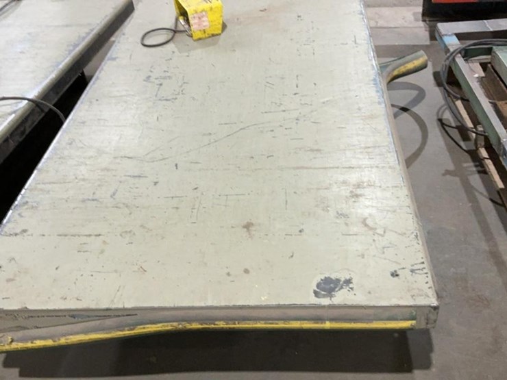 #154-•-2000-lb.-scissor-lift-image-4