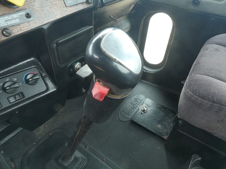2000-peterbilt-379-image-19