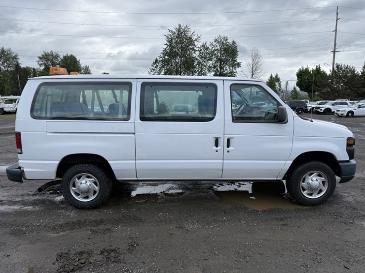 2013-ford-e350-image-3