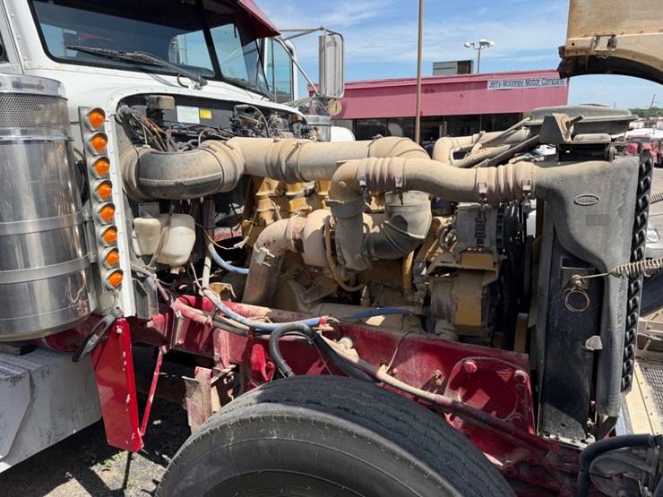 1999-peterbilt-379-image-18