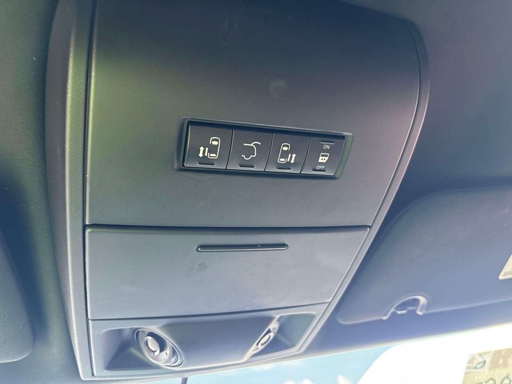 2017-dodge-grand-caravan-image-16