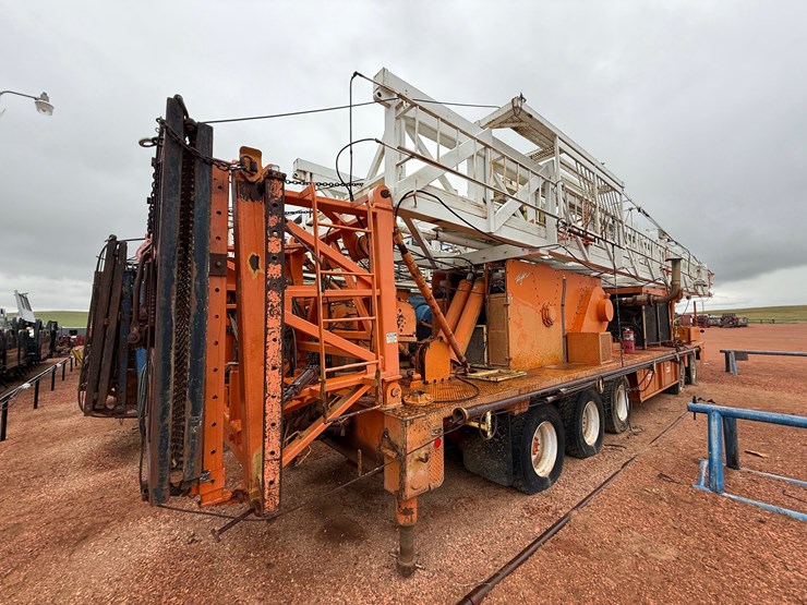 2006-taylor-c500-dd-104'-250k-5-axle-well-service-workover-rig-image-13