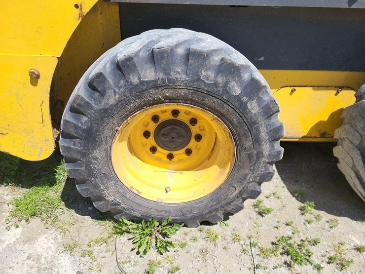 new-holland-l218-image-34