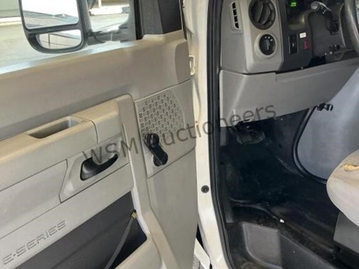 2012-ford-cargo-image-25